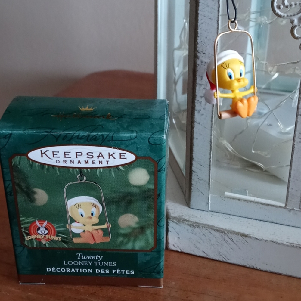 Hallmark Looney Tunes Tweety Miniature Ornament